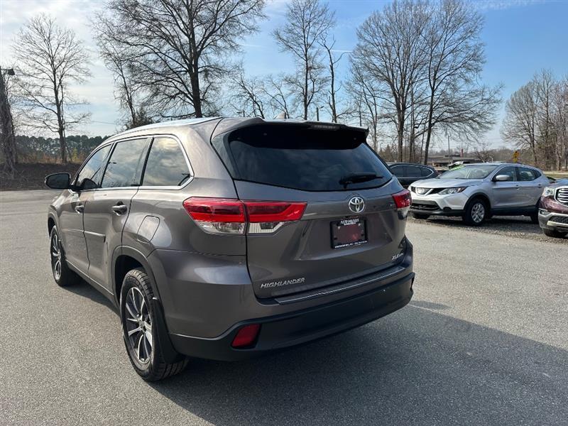 Toyota Highlander XLE AWD V6 2019