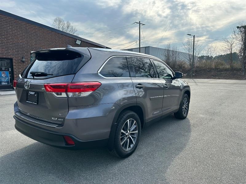 Toyota Highlander XLE AWD V6 2019