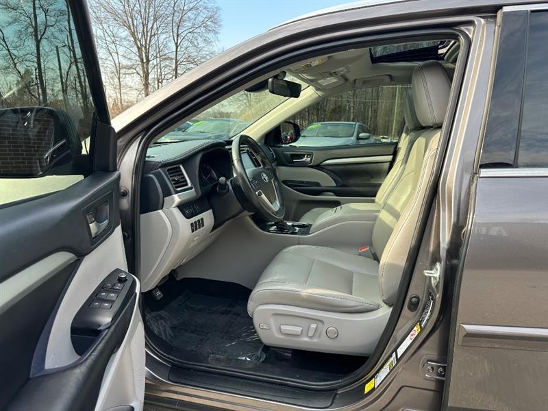 Toyota Highlander XLE AWD V6 2019