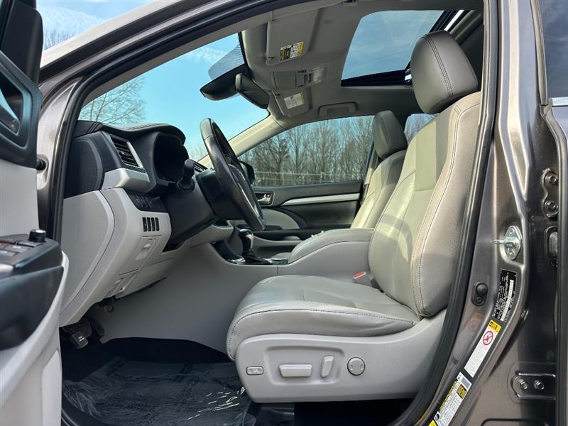 Toyota Highlander XLE AWD V6 2019