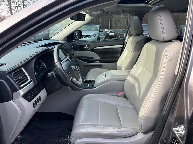 Toyota Highlander XLE AWD V6 2019