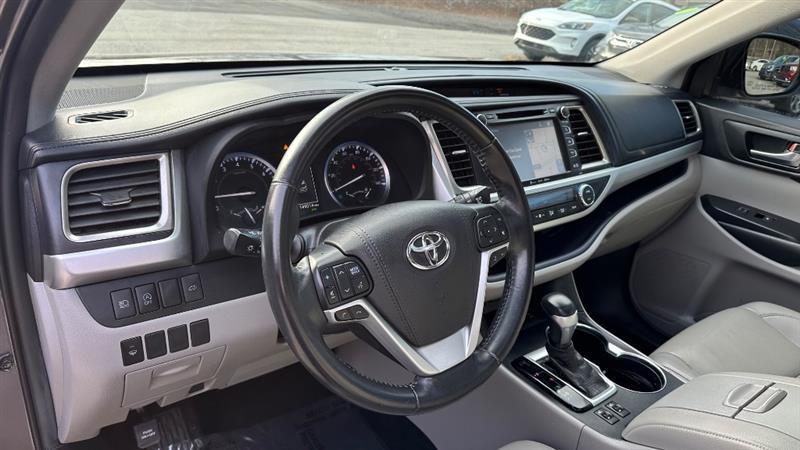 Toyota Highlander XLE AWD V6 2019