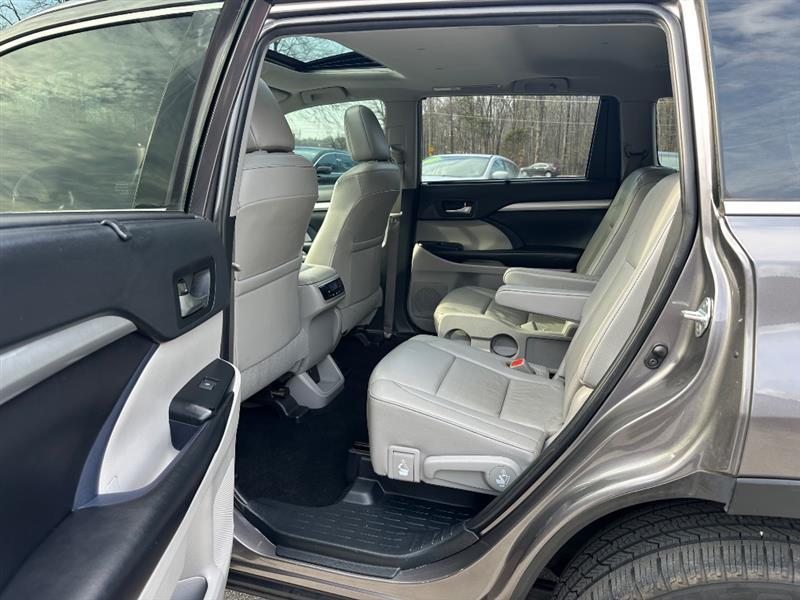 Toyota Highlander XLE AWD V6 2019