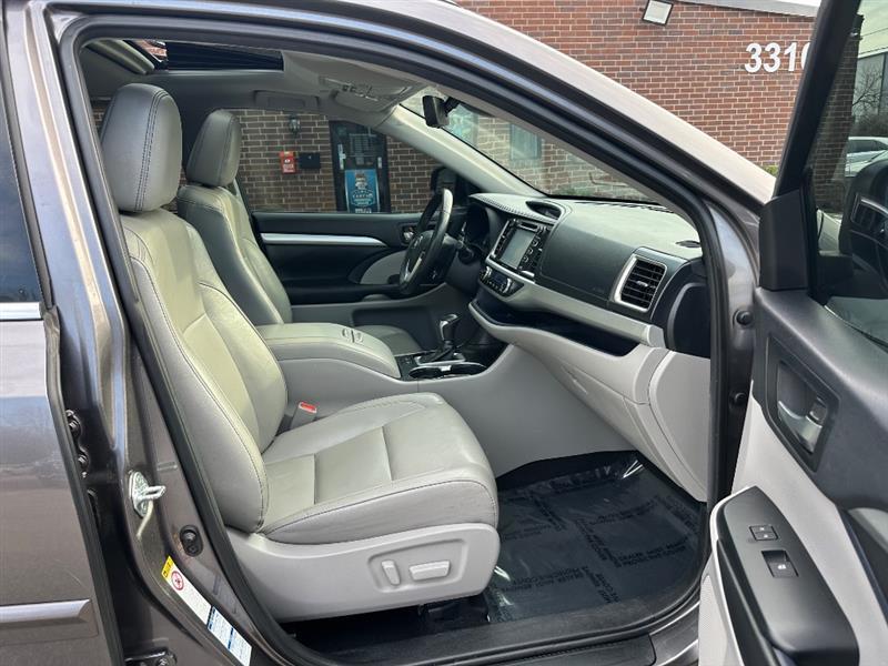 Toyota Highlander XLE AWD V6 2019