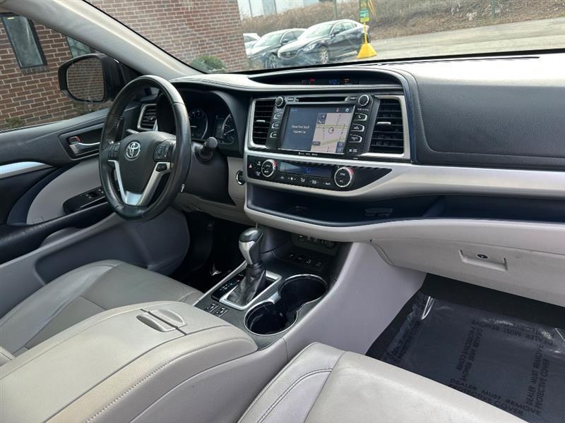 Toyota Highlander XLE AWD V6 2019