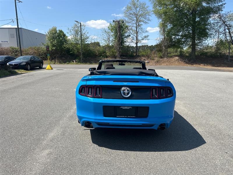 Ford Mustang V6 Convertible 2013
