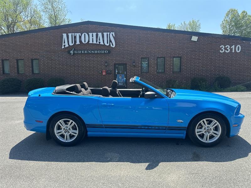 Ford Mustang V6 Convertible 2013