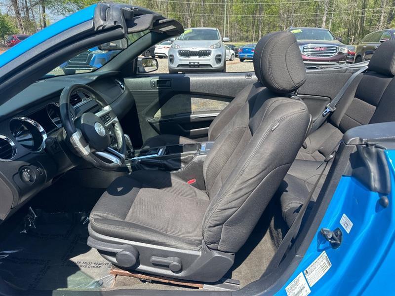 Ford Mustang V6 Convertible 2013