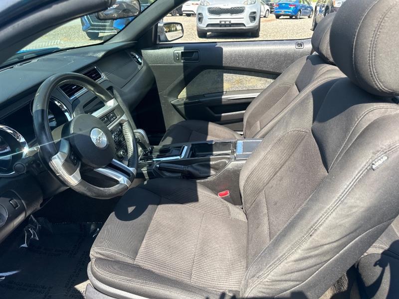 Ford Mustang V6 Convertible 2013