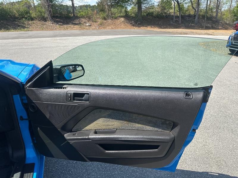 Ford Mustang V6 Convertible 2013