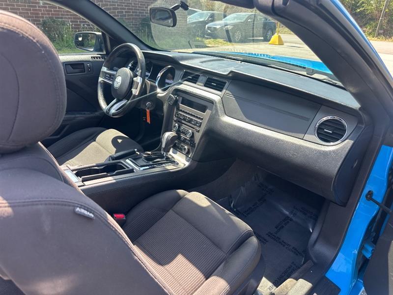 Ford Mustang V6 Convertible 2013