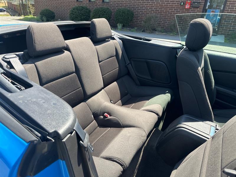 Ford Mustang V6 Convertible 2013