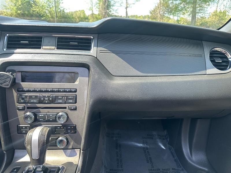 Ford Mustang V6 Convertible 2013