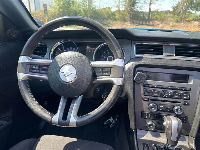 Ford Mustang V6 Convertible 2013