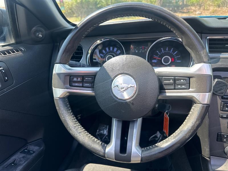 Ford Mustang V6 Convertible 2013