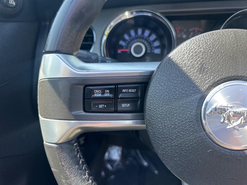 Ford Mustang V6 Convertible 2013