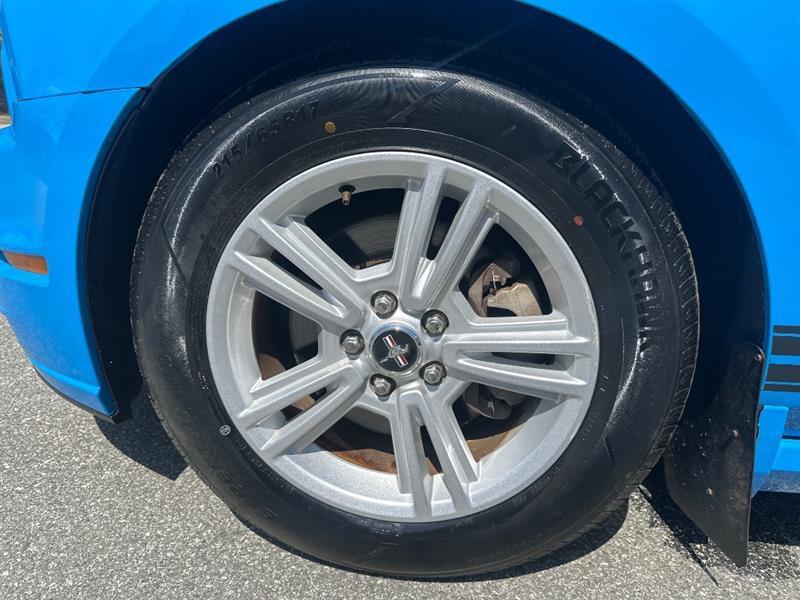 Ford Mustang V6 Convertible 2013