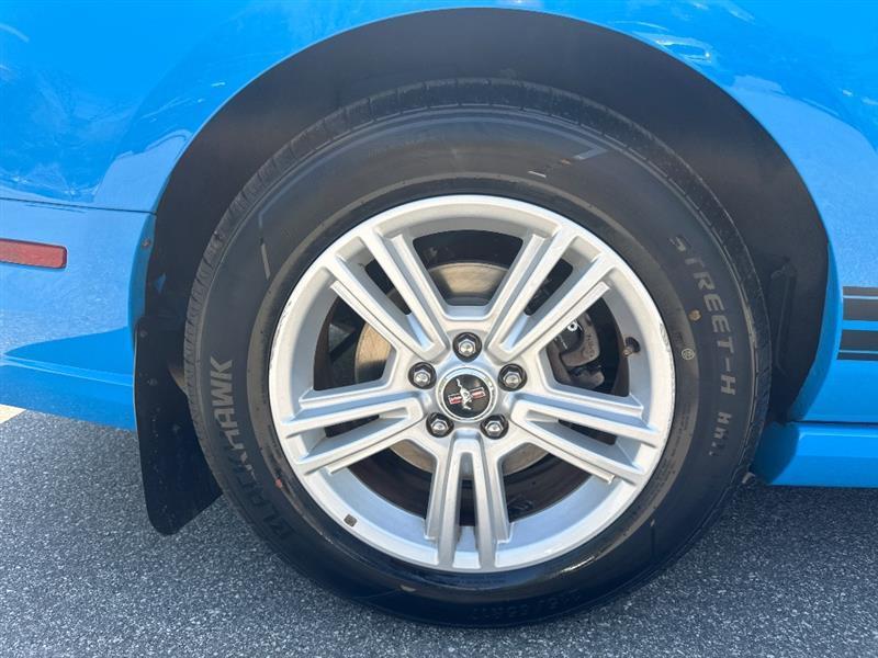 Ford Mustang V6 Convertible 2013