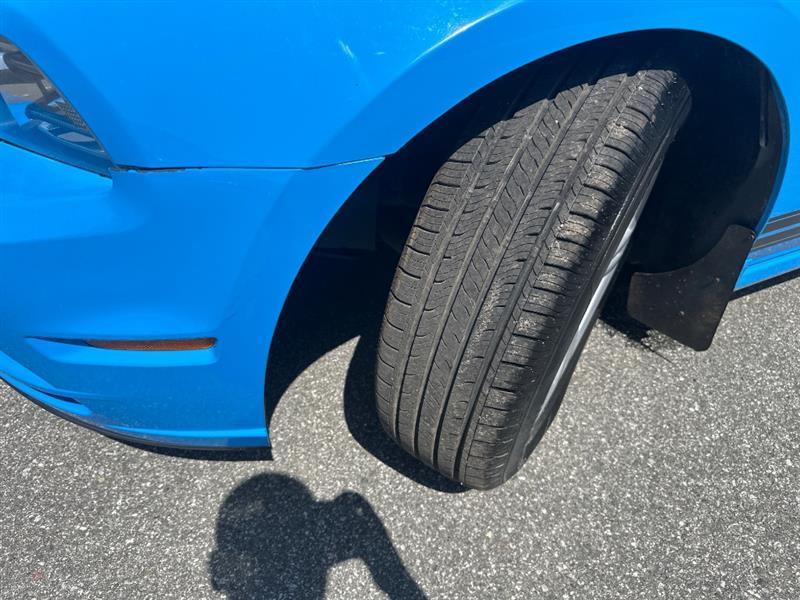 Ford Mustang V6 Convertible 2013