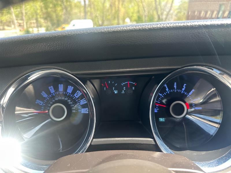 Ford Mustang V6 Convertible 2013