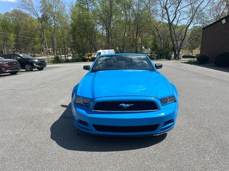 Ford Mustang V6 Convertible 2013