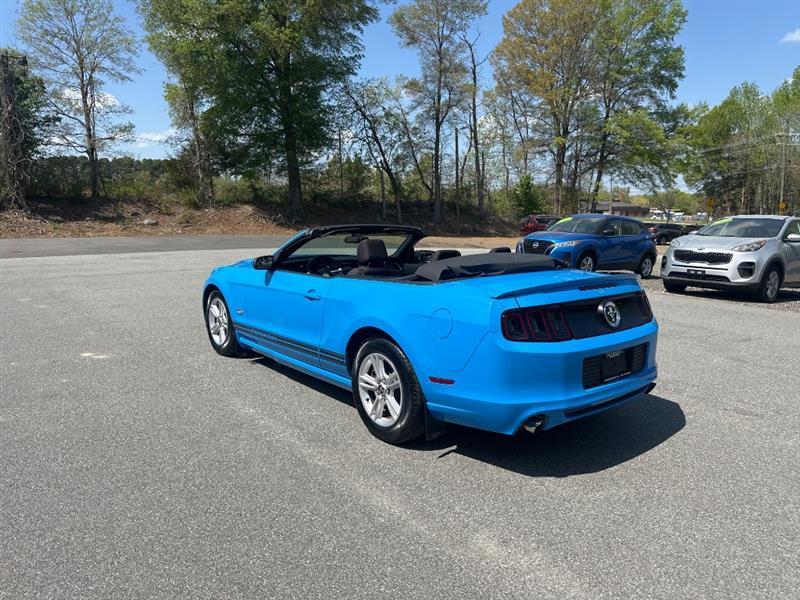 Ford Mustang V6 Convertible 2013