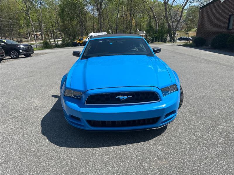 Ford Mustang V6 Convertible 2013