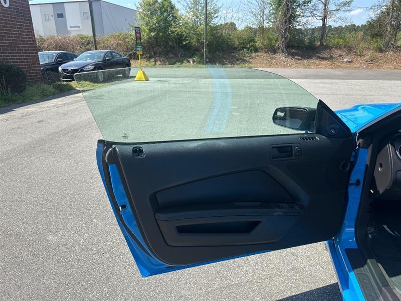 Ford Mustang V6 Convertible 2013