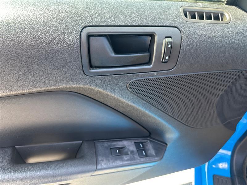 Ford Mustang V6 Convertible 2013