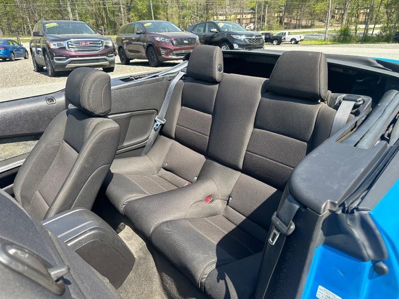 Ford Mustang V6 Convertible 2013