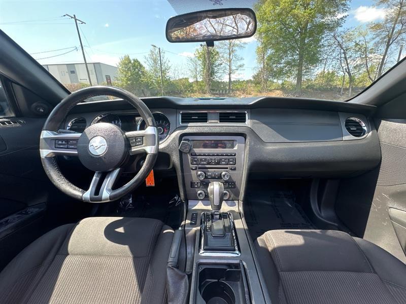 Ford Mustang V6 Convertible 2013