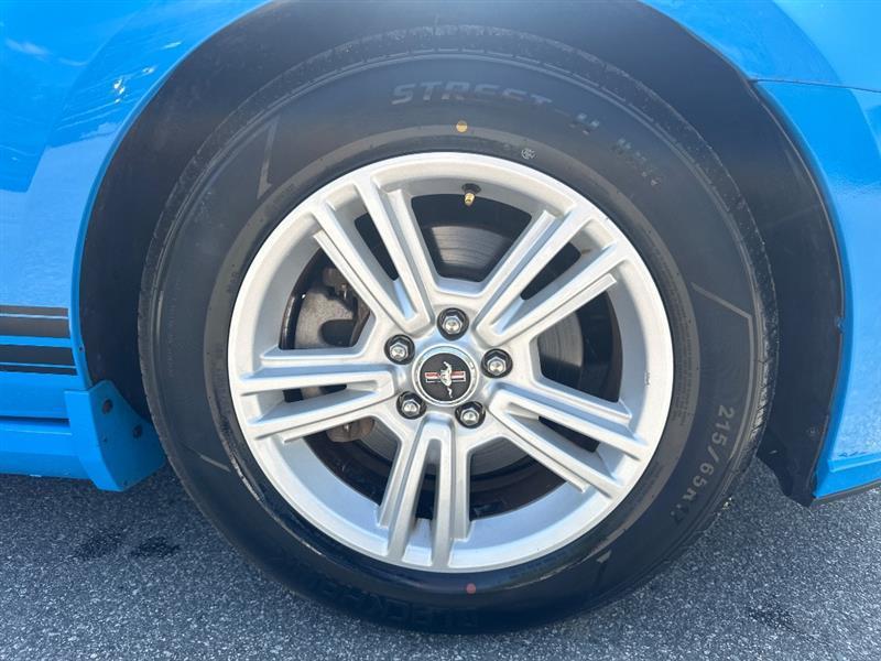 Ford Mustang V6 Convertible 2013