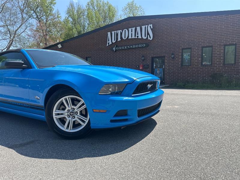 Ford Mustang V6 Convertible 2013