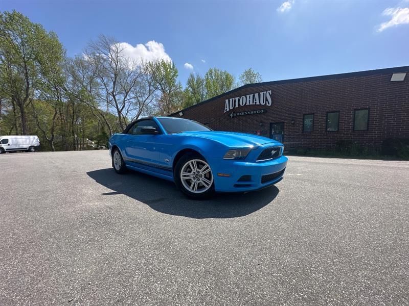 Ford Mustang V6 Convertible 2013