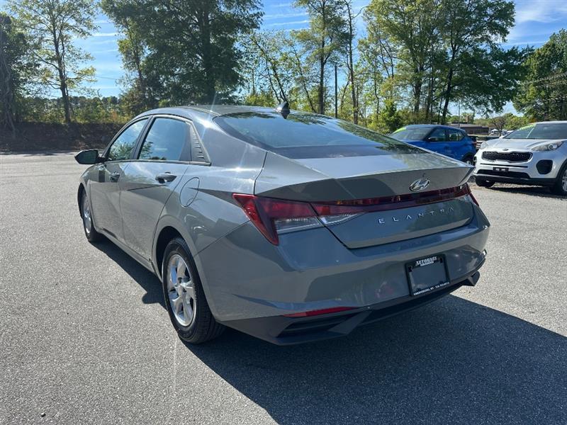 Hyundai Elantra SE 2021