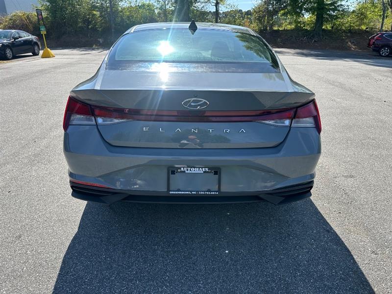 Hyundai Elantra SE 2021