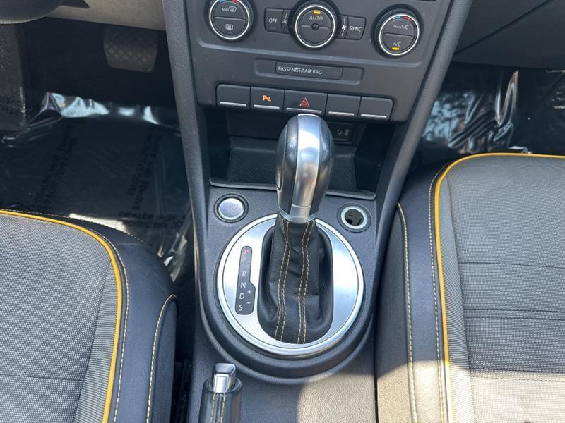 Volkswagen Beetle 1.8T Dune 2016