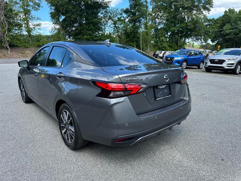 Nissan Versa SV 2022