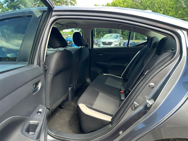 Nissan Versa SV 2022