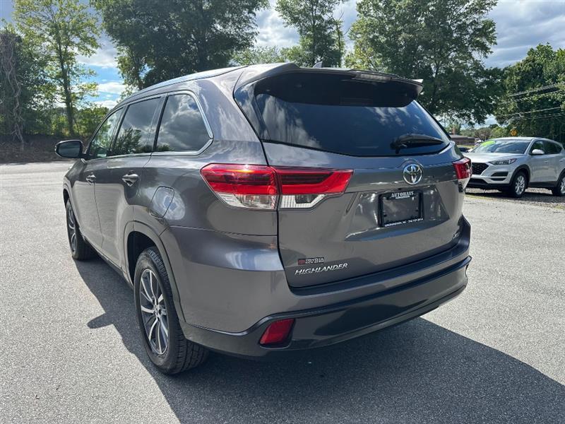 Toyota Highlander XLE FWD V6 2017