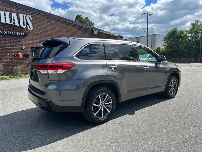 Toyota Highlander XLE FWD V6 2017