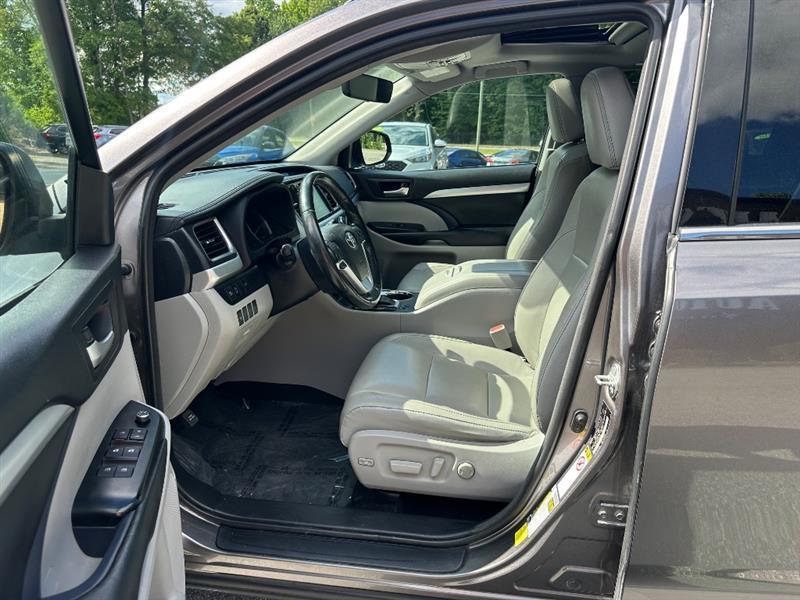 Toyota Highlander XLE FWD V6 2017