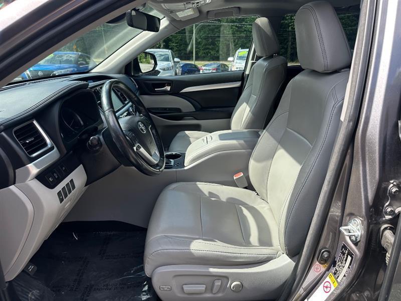 Toyota Highlander XLE FWD V6 2017