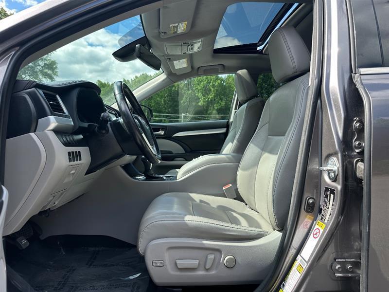 Toyota Highlander XLE FWD V6 2017