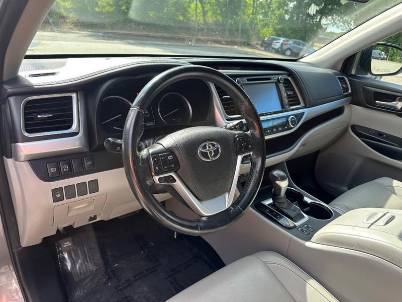 Toyota Highlander XLE FWD V6 2017