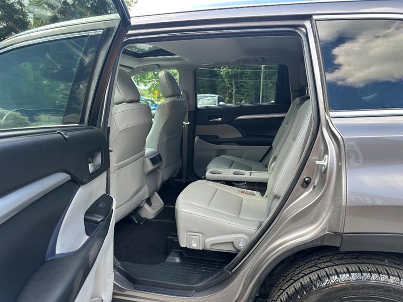 Toyota Highlander XLE FWD V6 2017