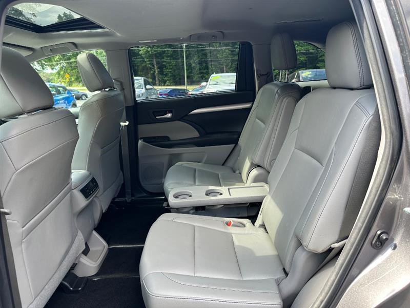 Toyota Highlander XLE FWD V6 2017
