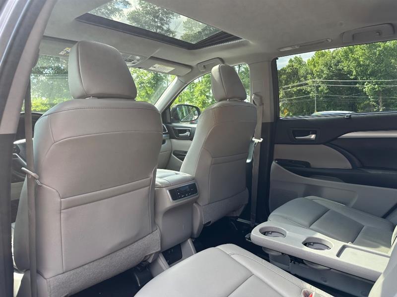 Toyota Highlander XLE FWD V6 2017