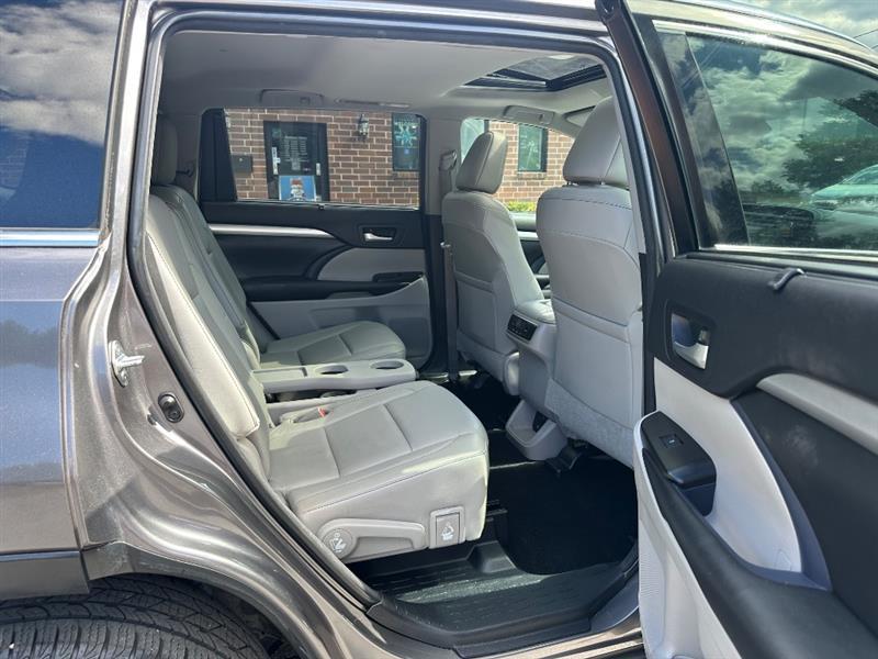 Toyota Highlander XLE FWD V6 2017