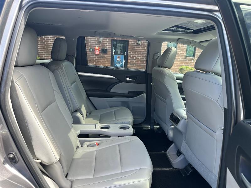Toyota Highlander XLE FWD V6 2017